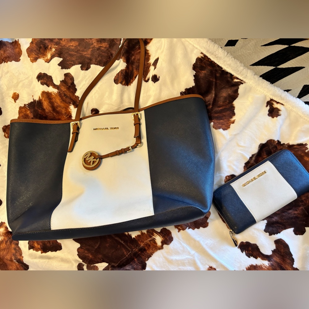 Michael Kors Navy and White Jet Set Travel Tote Purse and matching Wallet Set